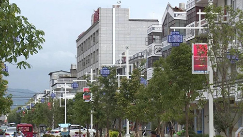 佰馬科技協同合作伙伴，針對云南大理休閑步行街場景，量身設計智慧路燈桿方案，項目兼具文化特色和功能實用性，為智慧城市增光添彩。